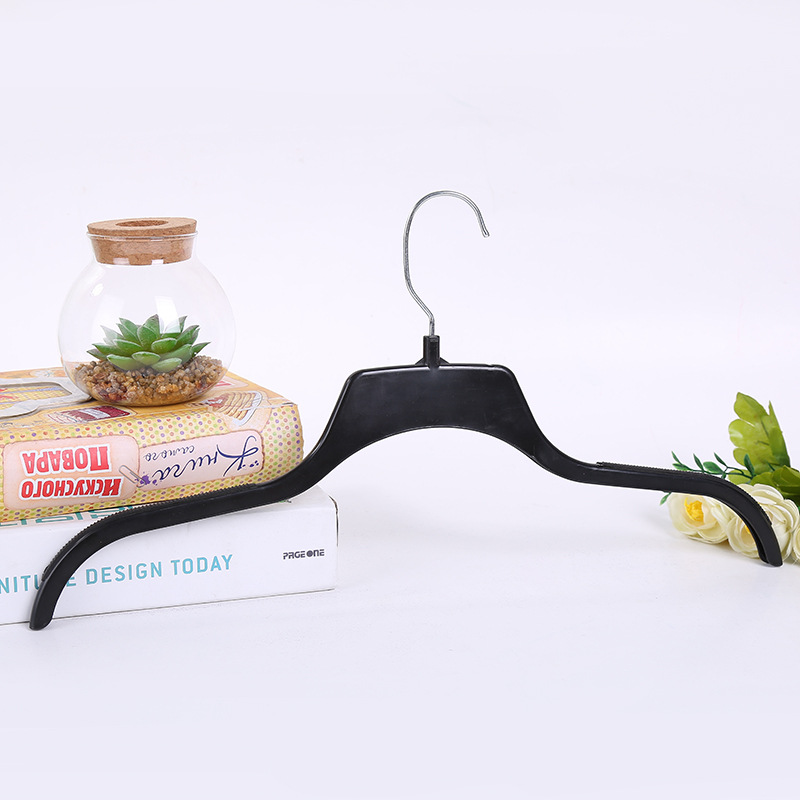 Environmental trade clothes hangers with non-slip strips on the shoulders plastic clothes hangers non-slip seamless quality clothing shop clothes hangers display thumbnail