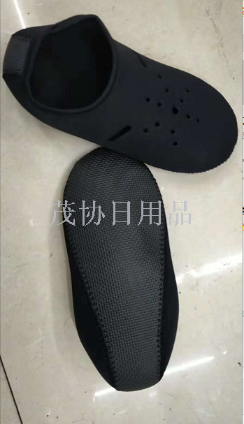 Adult beach shoes have low inlet pressure