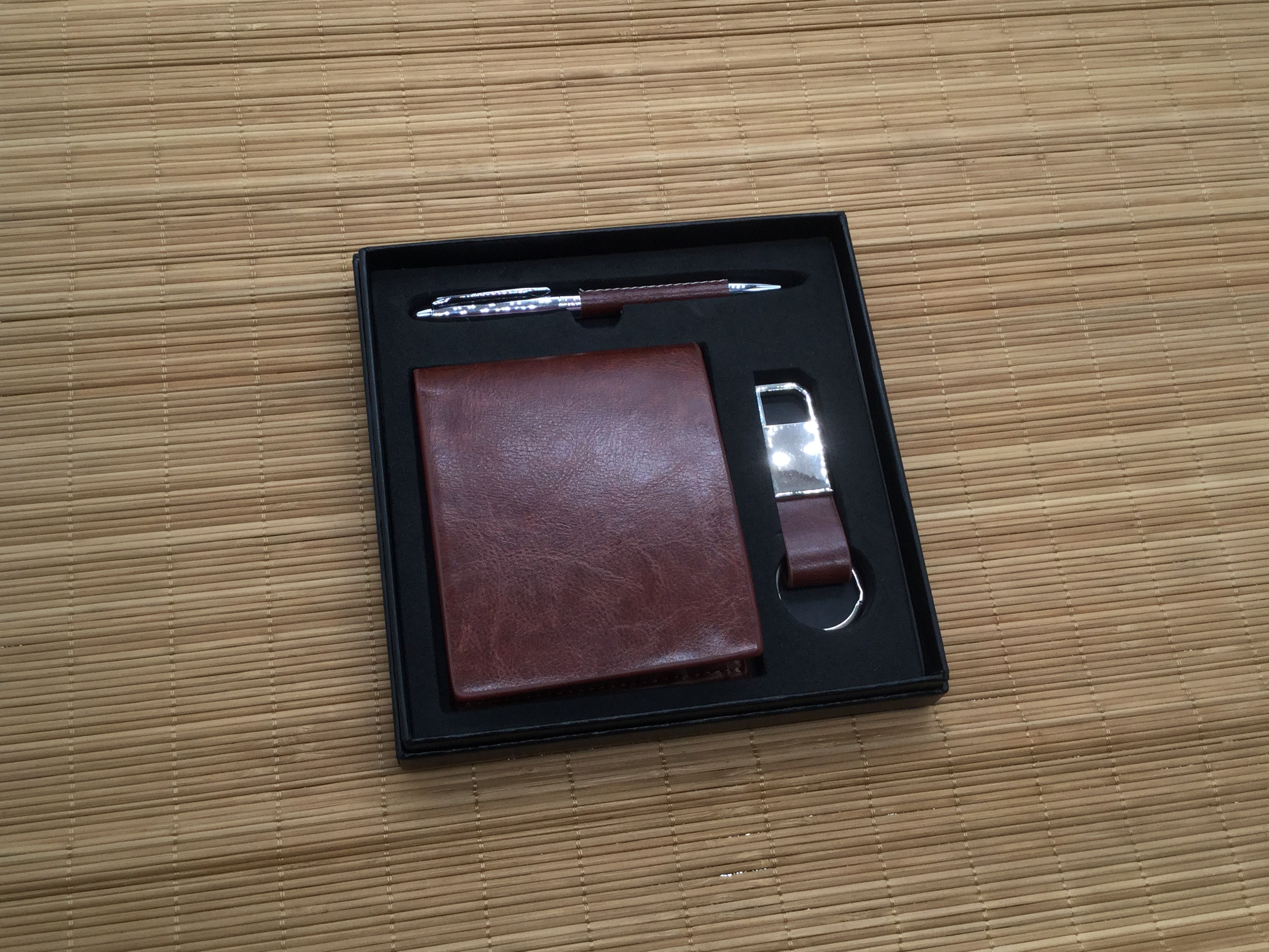 钱包+钥匙扣+笔