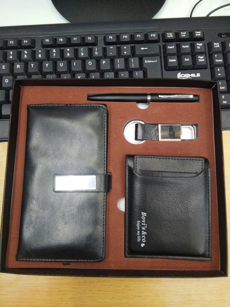 笔记本 钱包 笔 钥匙扣