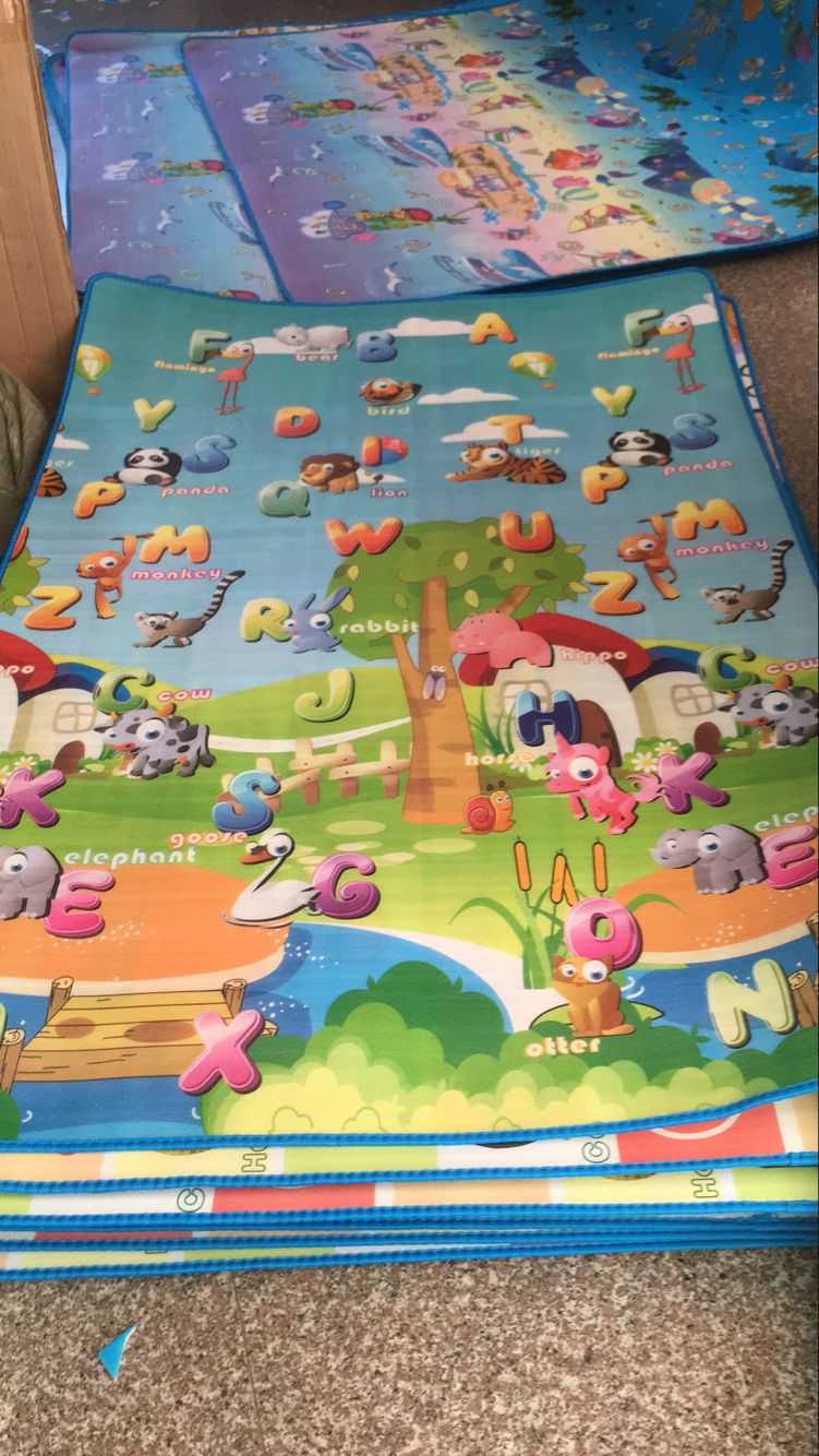 0.8cm double-sided eco-friendly odorless educational cartoon game mat PE mat children's climbing mat 100*180cm moisture-proof floor mat Picnic mat Outdoor floor mat beach mat living room mat Application Scenario