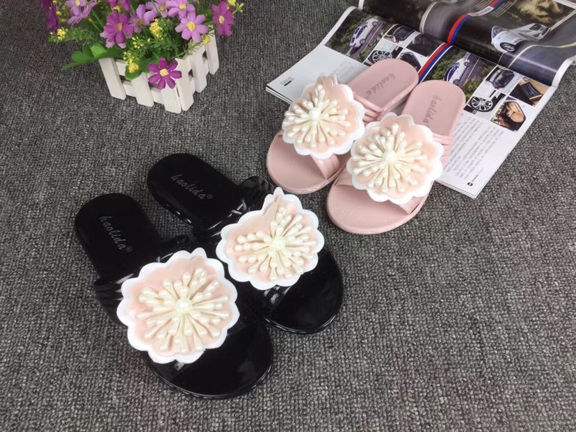 High-quality women's flip-flops, crystal flip-flops, with a wide variety of styles details Picture