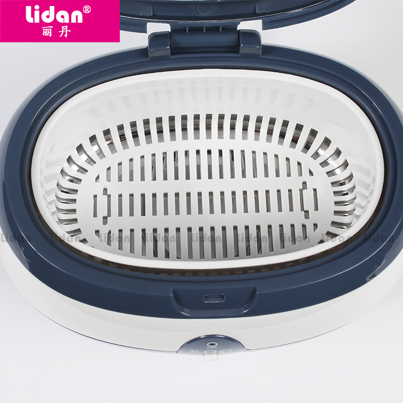 The Lidan nail tool cleaning Machine VGT-800, a small ultrasonic cleaner, can remove dirt from jewelry and ornaments Application Scenario