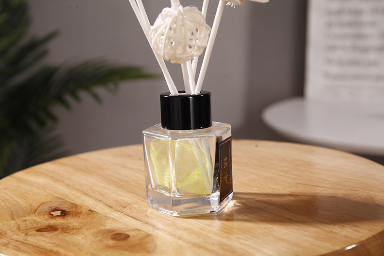 KUXUAN Flameless Aromatherapy Essential Oil Rattan Incense Water Toilet Deodorizing Aromatherapy Bottle details Picture