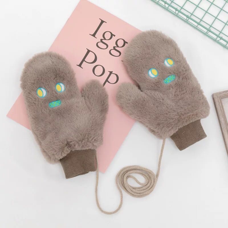 The popular Korean autumn and winter thickened and padded finger-jointing gloves with big eyes embroidered and plush cartoon student lanyards are in vogue Specification image