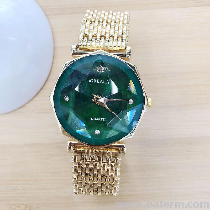 A popular cut glass and colored glass dial women's bracelet watch in Europe and America, an elegant women's watch details Picture