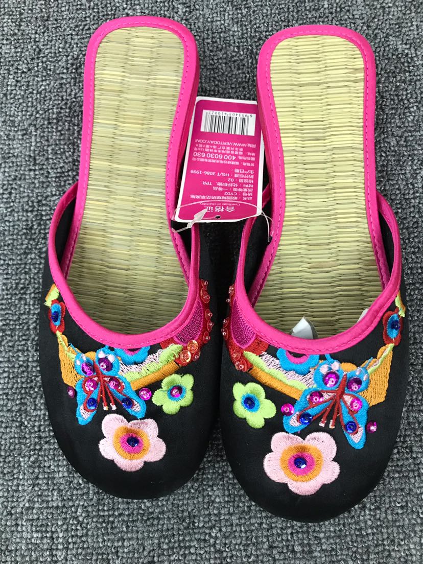 Embroidered flip-flops details Picture