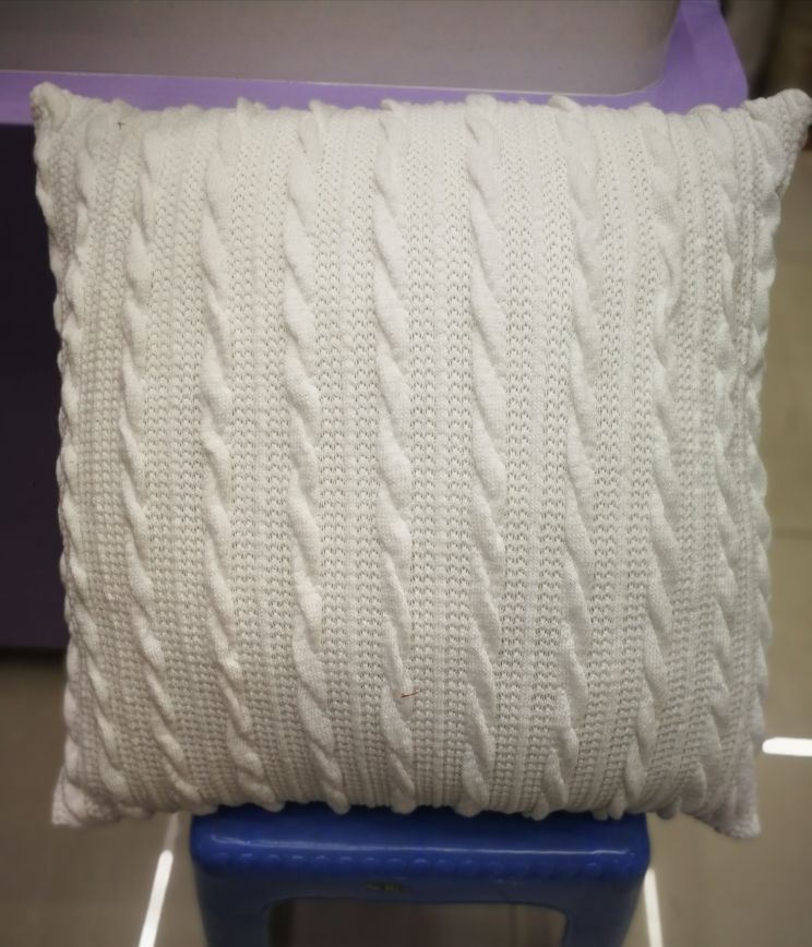 Hand-knitted coarse wool yarn, knitted wool yarn cushions, waist cushions, square pillowcases details Picture