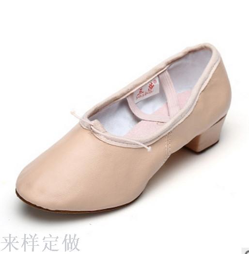 女式帆布鞋实物图