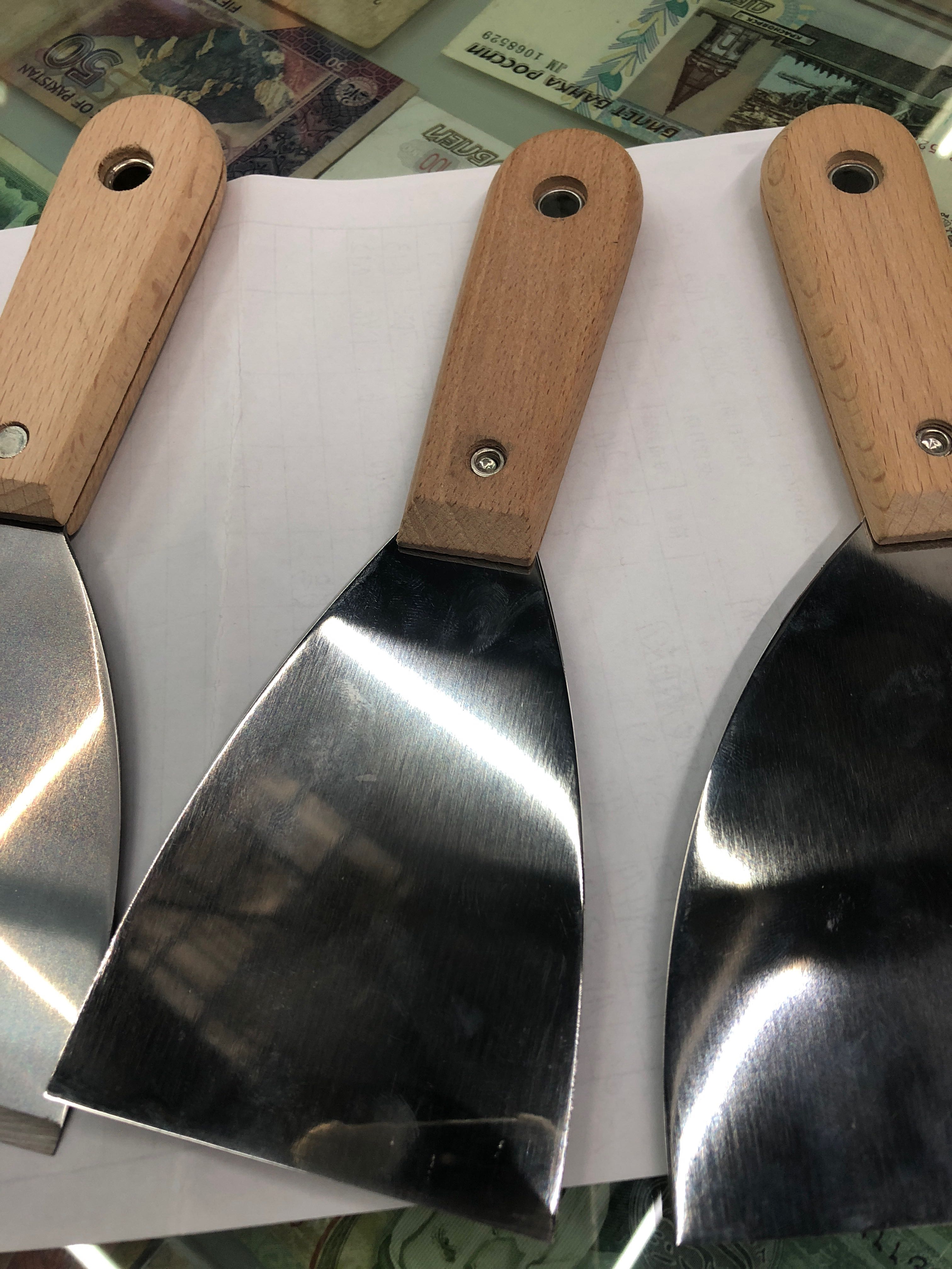 High-grade putty knife, with a wide range of applications Specification image
