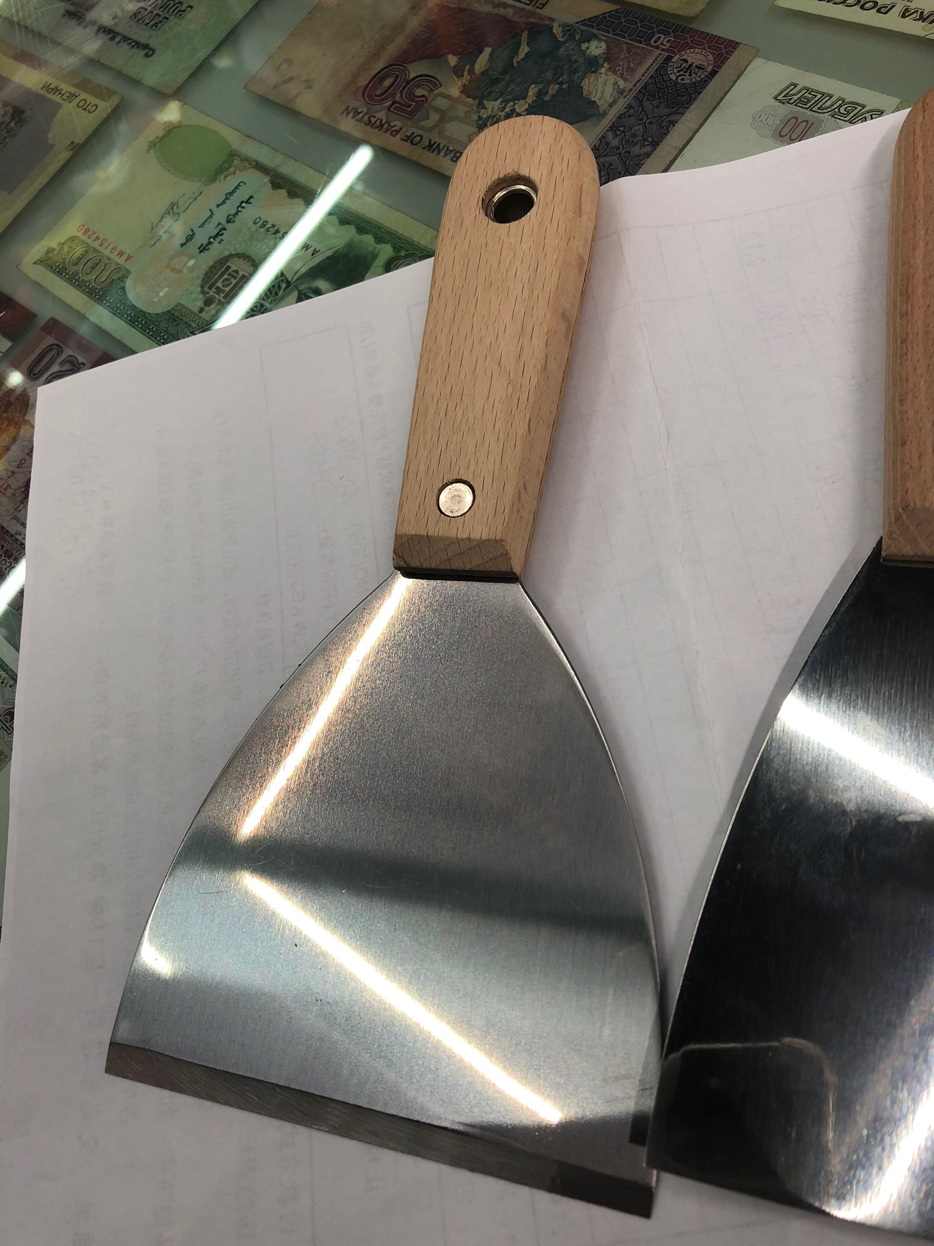 High-grade putty knife, with a wide range of applications details Picture