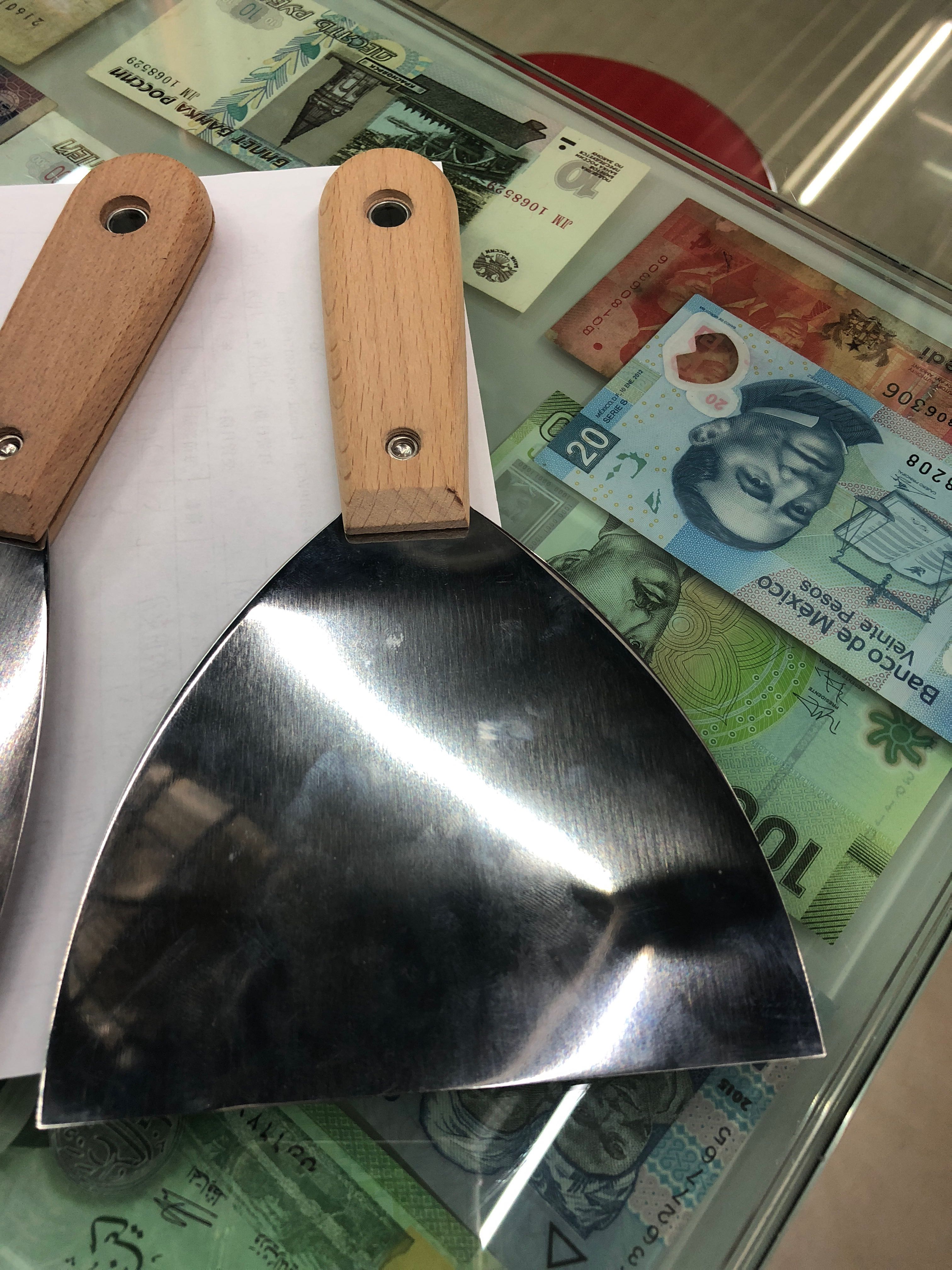High-grade putty knife, with a wide range of applications Application Scenario