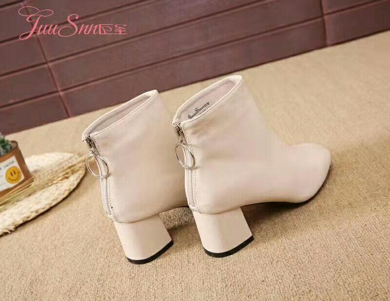 经典永恒，优质皮料，中跟，舒软鞋底，上脚舒适时尚奢华显瘦。产品图