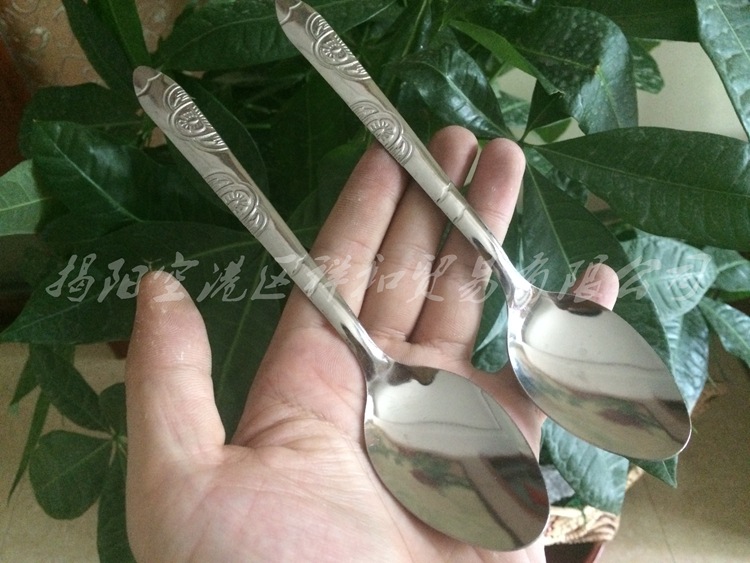 Jieyang Wholesale Stainless Steel Tableware Spoon 2 Yuan Shop Source Of Goods Manufacturers Soup Spoon Spoon Daily Necessities Application Scenario