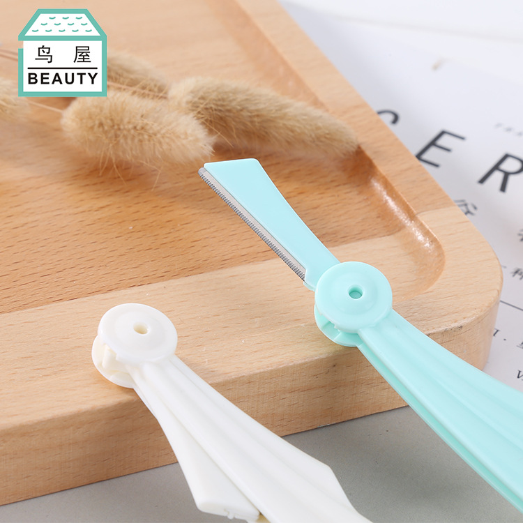 Factory direct sales of new folding eyebrow shaping knives 2 pieces, eyebrow decoration set, macro eyebrow shaping wonder, one-piece delivery N251 Application Scenario