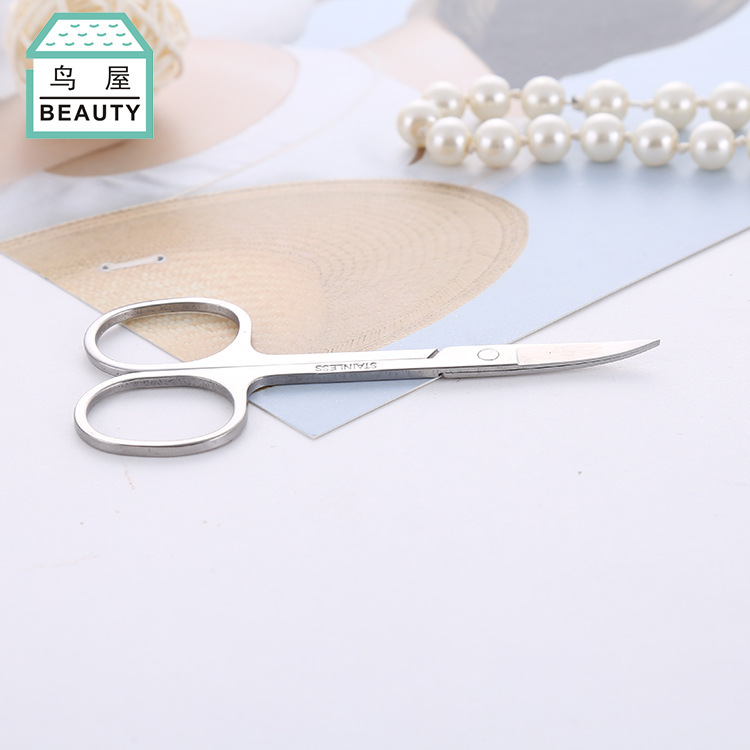 Toriya's new A-type makeup scissors, stainless steel elbow eyebrow shaping scissors, safety beauty scissors manufacturer wholesale N200 Application Scenario