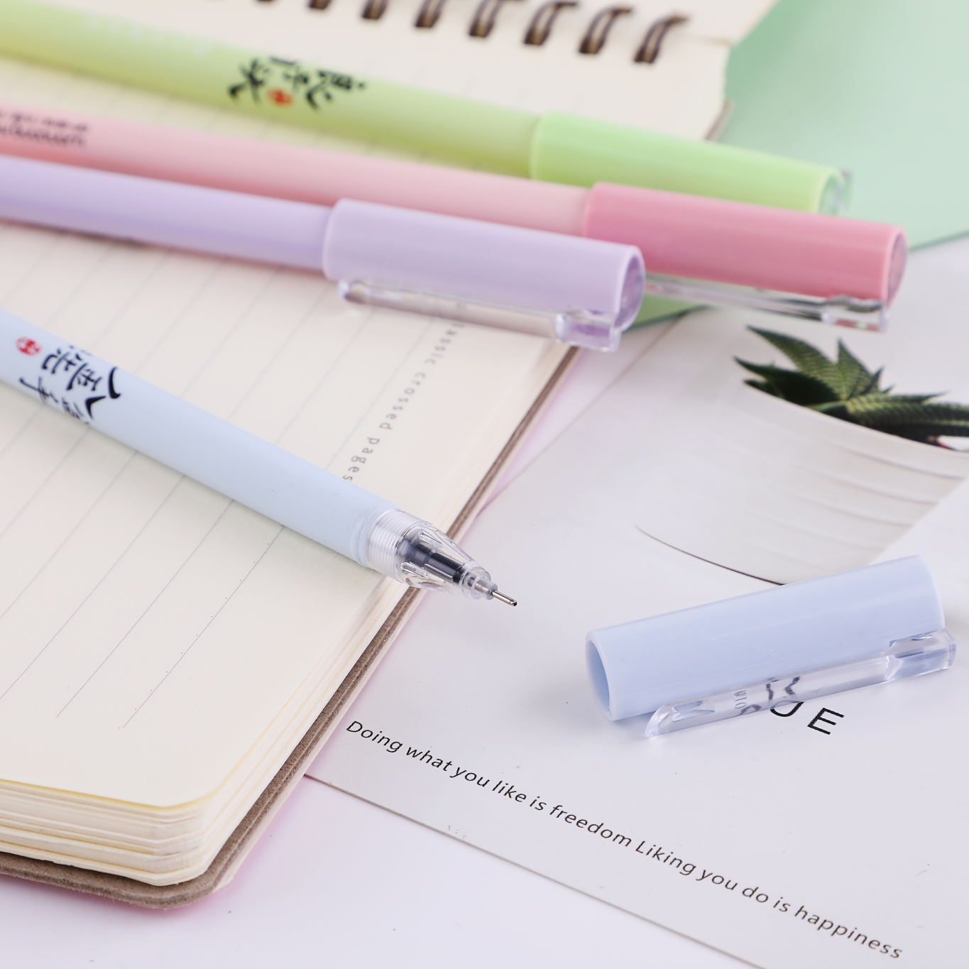 Wanbang GP-3729 Full Needle Cartoon Student Gel Pen 0.38mm Application Scenario