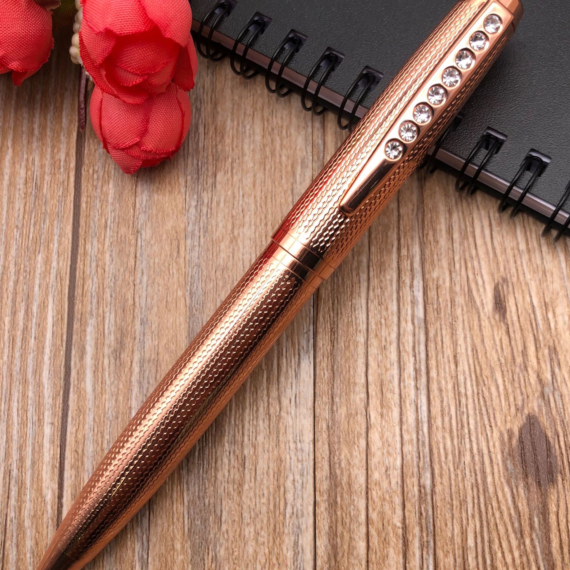 The new manufacturer produces high-end ballpoint pens, including rotary ballpoint pens and office pens. Customized logos are available Application Scenario