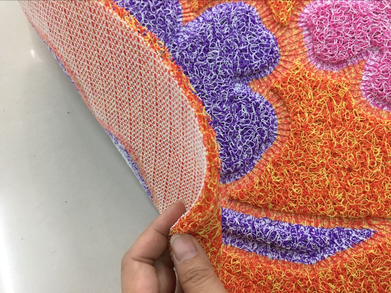 Medium-thick brushed wavy two-color puzzle floor mat, PVC puzzle door mat, brushed puzzle floor mat, 38*58cm Application Scenario