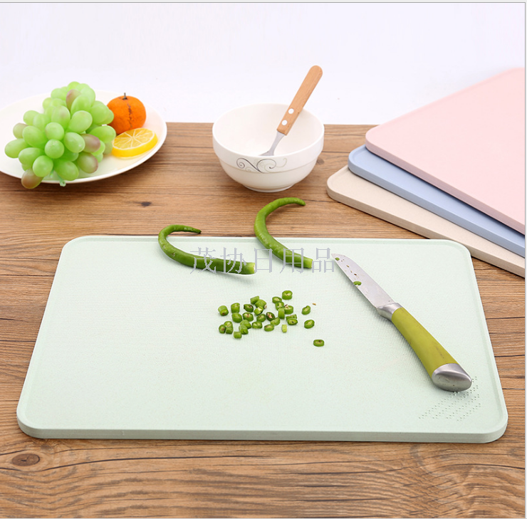 Wheat straw plastic cutting board defrosting, cutting and rolling cutting board, draining tray