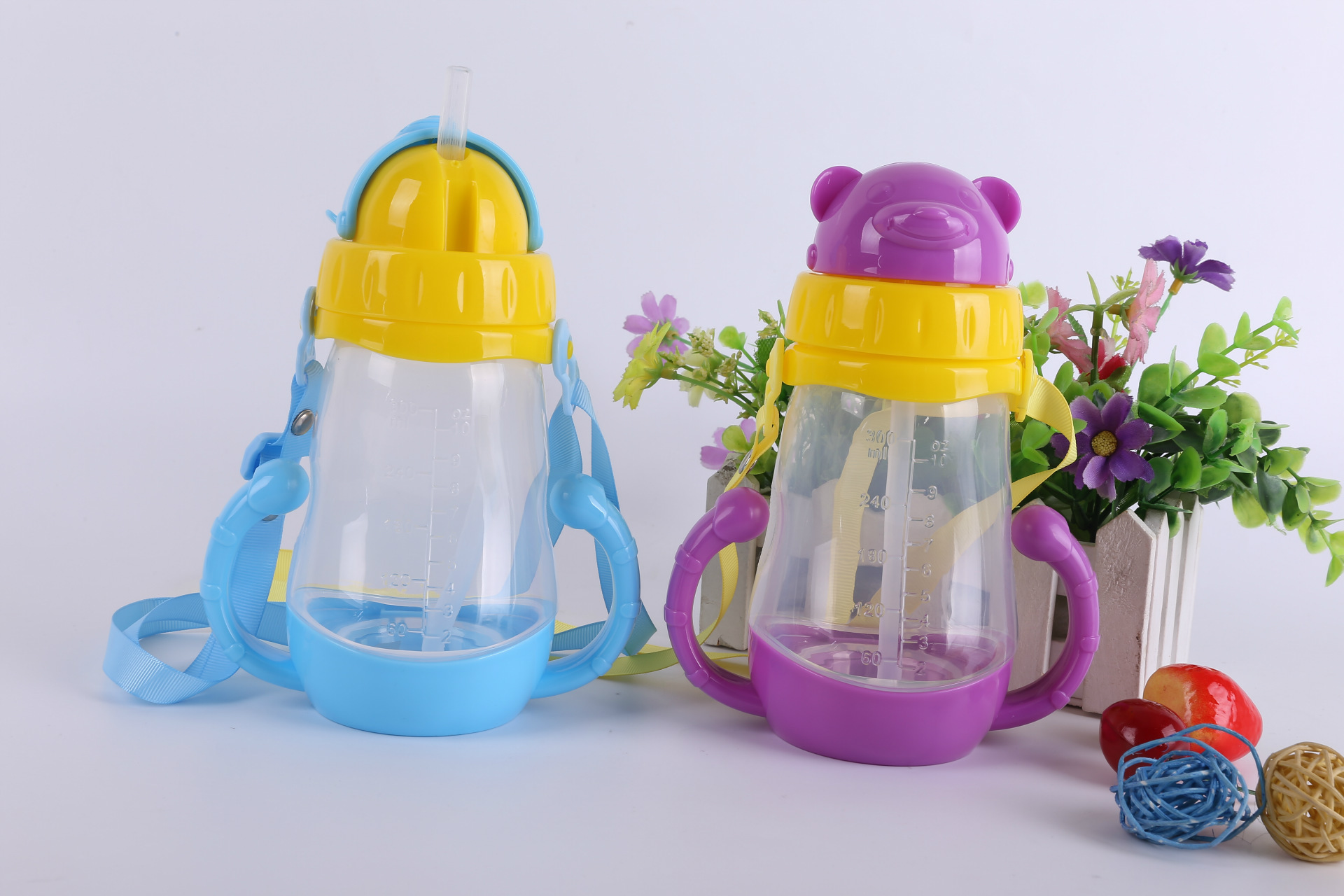Aiyingbao children's outdoor water bottle with Straw, soft-mouthed straw cup, bear-shaped flip lid water cup, 300ML details Picture