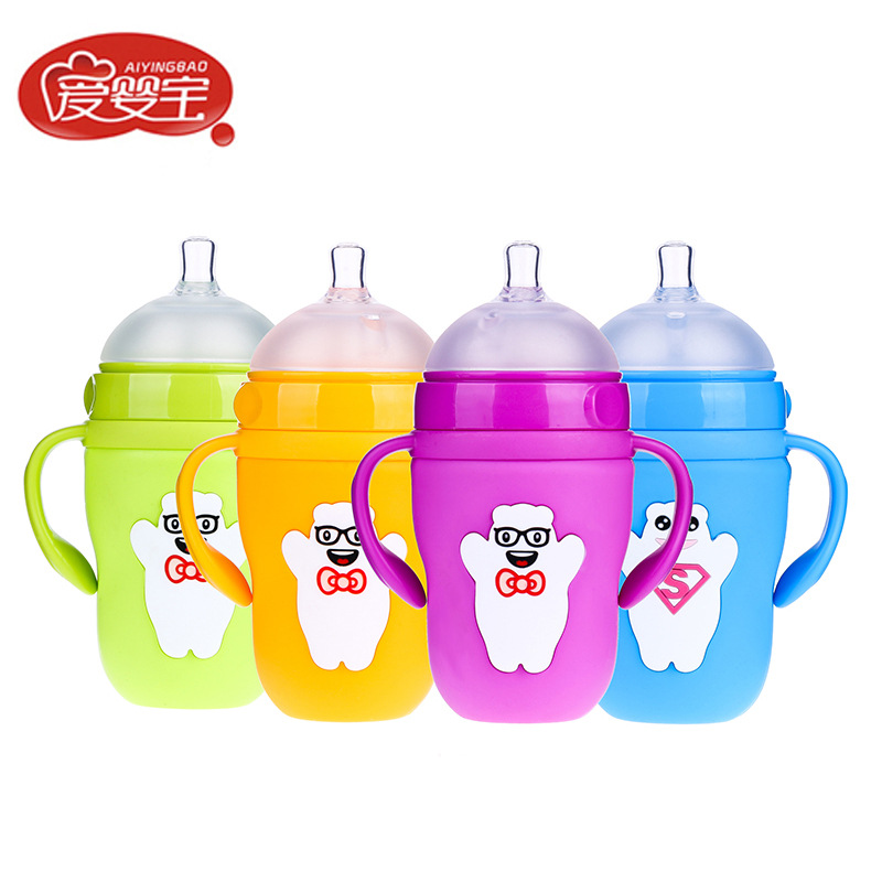 The new wide-mouthed glass baby bottle from Aiyingbao features a cartoon silicone protective case and a 360-degree feeding bottle