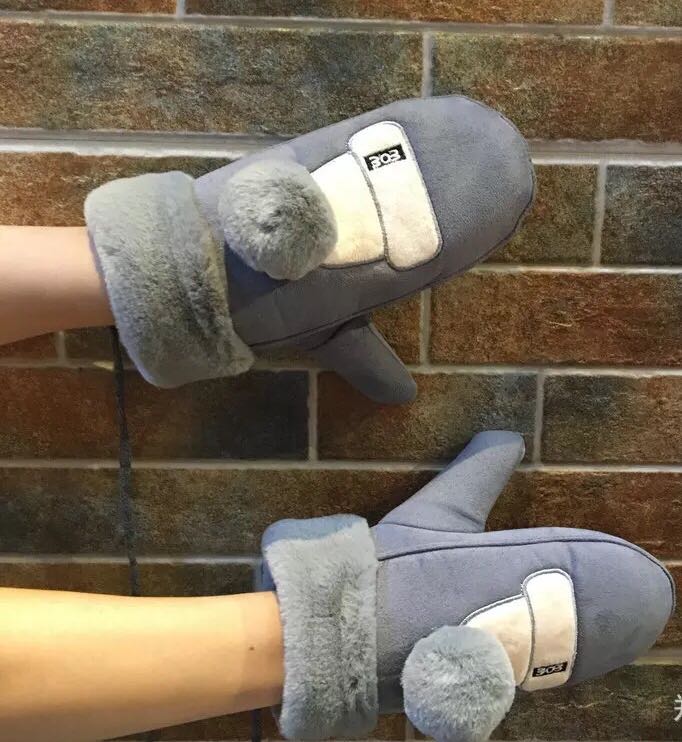 The "Glove Girl" is a cute student in winter with a Korean cartoon neck strap. It features thickened suede with added fleece, providing warmth and wind protection for autumn and winter Specification image