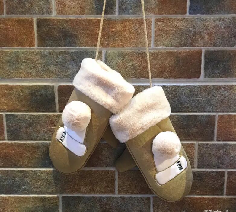 The "Glove Girl" is a cute student in winter with a Korean cartoon neck strap. It features thickened suede with added fleece, providing warmth and wind protection for autumn and winter Application Scenario