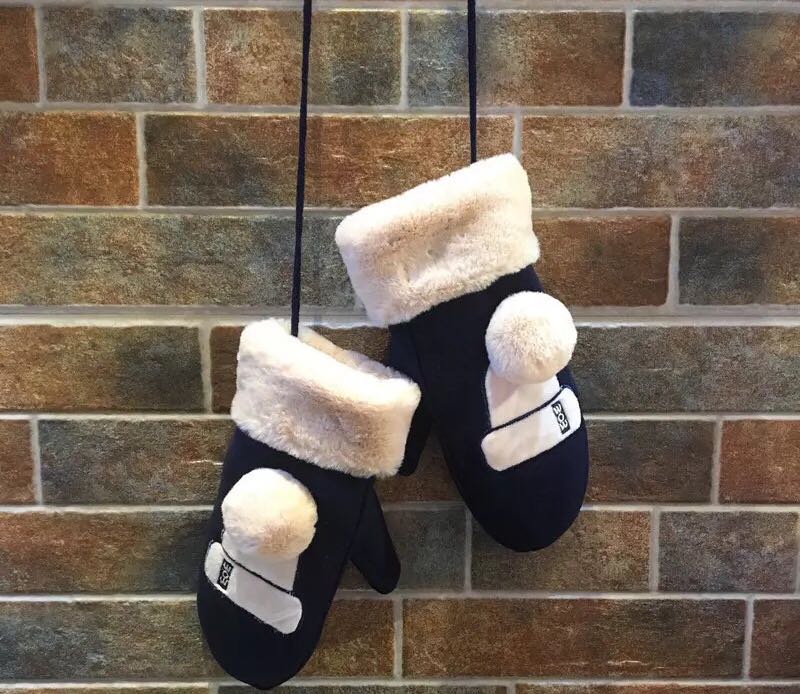 The "Glove Girl" is a cute student in winter with a Korean cartoon neck strap. It features thickened suede with added fleece, providing warmth and wind protection for autumn and winter details Picture