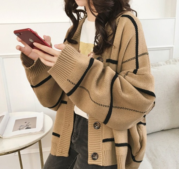 A loose cardigan for girls in a knitted sweater, thickened Harajuku sweater coat for girls details Picture