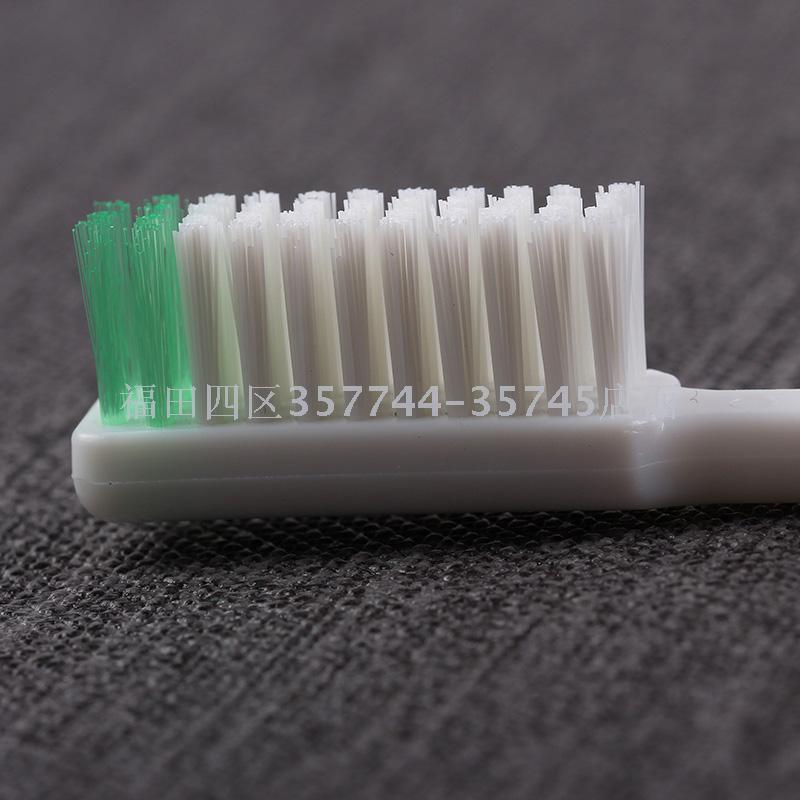 SAMTHODYNE soft adult toothbrush with fine nylon bristles产品图