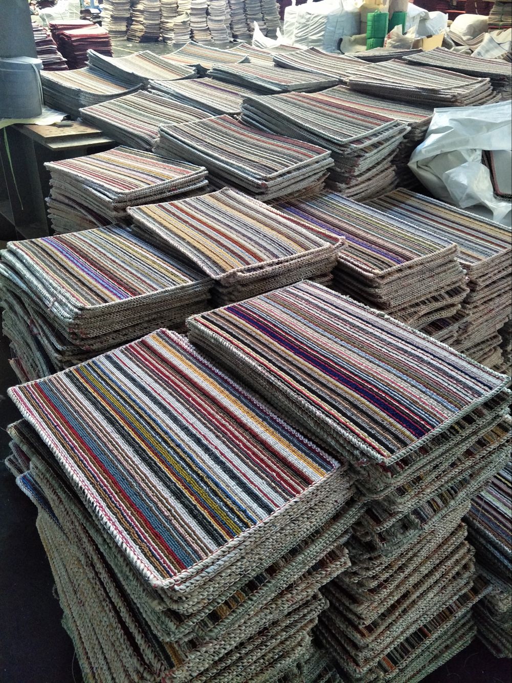37*57cm No. 3 pearl door mat, floor mat, latex base mat, granular mat, colored strip floor mat Application Scenario