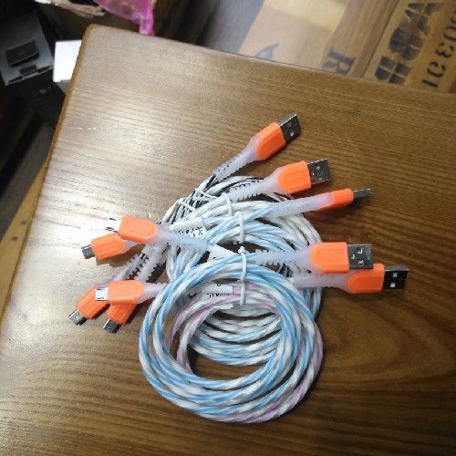 彩虹注塑发光线V8数据线图