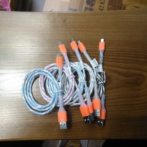 彩虹注塑发光线V8数据线产品图