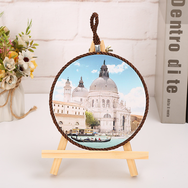 [LOVELY HOME] [hold-ja] transferencia de calor redonda almohadilla decorativa de cerámica almohadilla de olla engrosada resistencia a altas temperaturas anti-escaldado almohadilla de cerámica aislante almohadilla de aislamiento de impresión digital almohadilla de comida europea Application Scenario