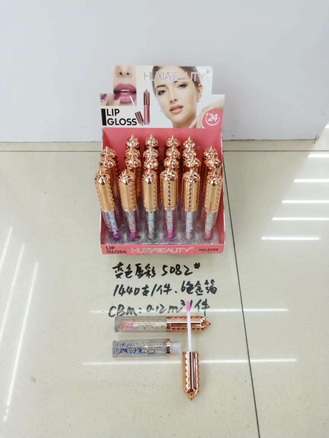 HUXIABEAUTY 6 color gold leaf lip gloss bright and full of color saturation for great makeup full figure