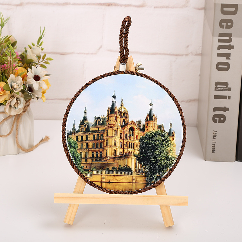 [LOVELY HOME] [hold-ja] transferencia de calor redonda almohadilla decorativa de cerámica almohadilla de olla engrosada resistencia a altas temperaturas anti-escaldado almohadilla de cerámica aislante almohadilla de aislamiento de impresión digital almohadilla de comida europea Specification image