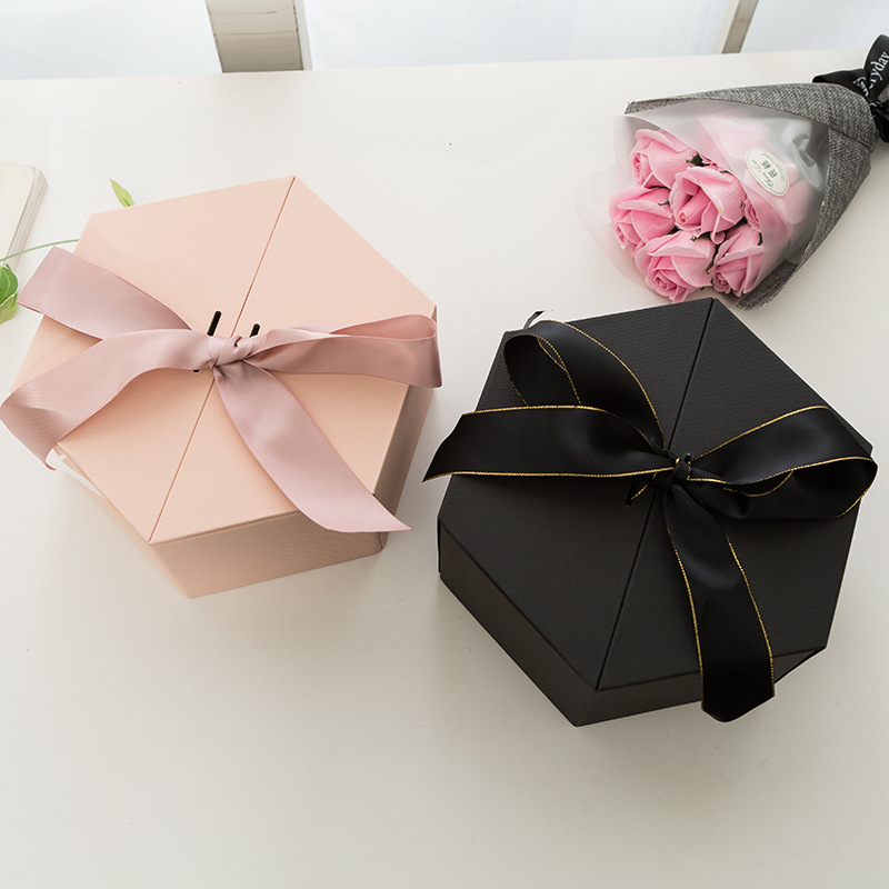 Hexagon Hexagon Clamshell Gift Box With Gift Gift Birthday Valentine Gift Flower Packaging Box Application Scenario