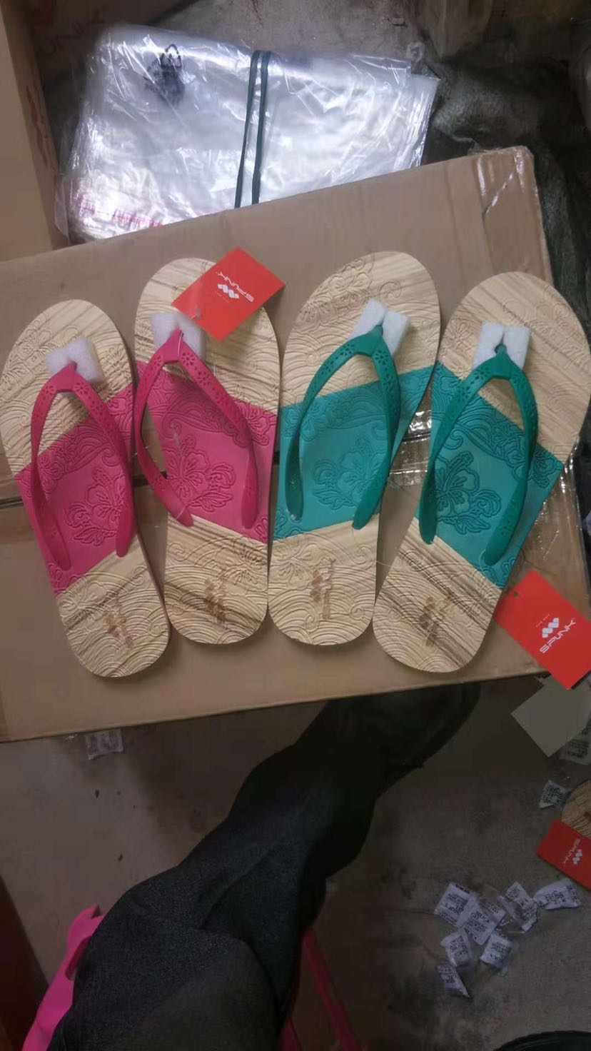 Women's flip-flops beach slippers