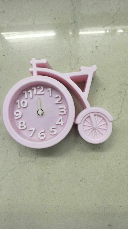 Yiwu Quality new material three-dimensional character multi-color student alarm clock Application Scenario