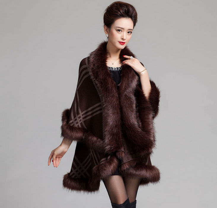 A new autumn and winter women's collection featuring a high-end large-sized cape, shawl and fox fur coat Application Scenario