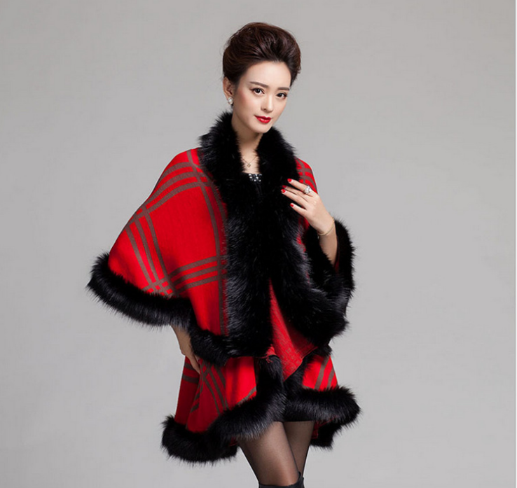 A new autumn and winter women's collection featuring a high-end large-sized cape, shawl and fox fur coat details Picture