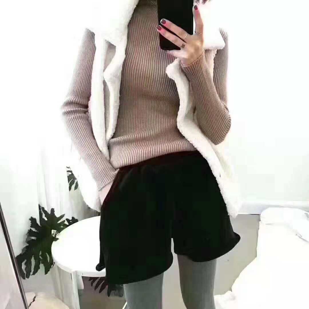 Velvet boots and pants are versatile for women. They are thick and fashionable wide-leg loose thick shorts for autumn and winter