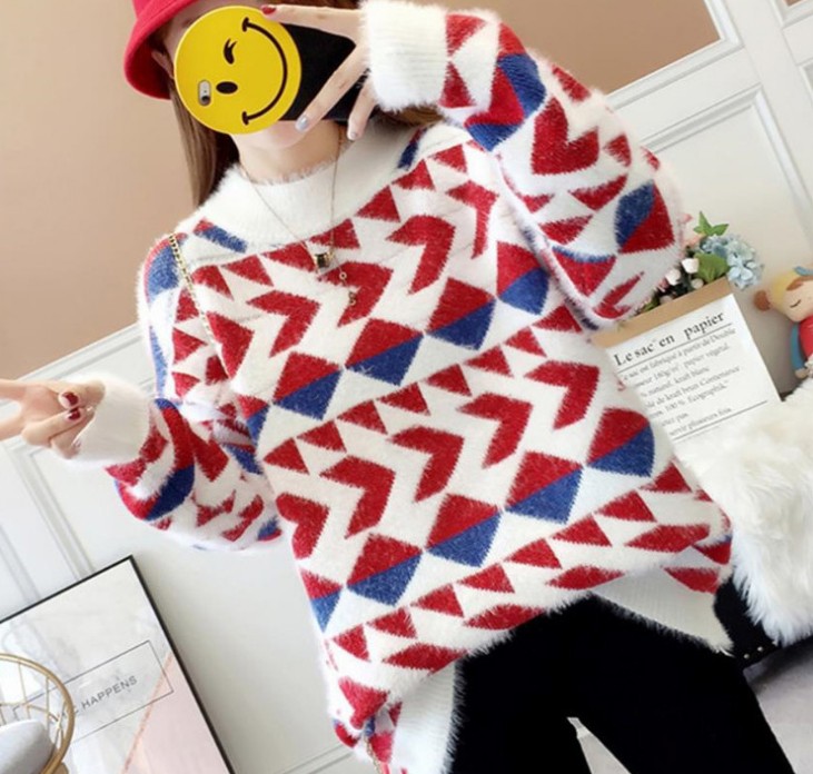 A loose, laid-back women's sweater with thick and versatile mohair, a knitted sweater top for autumn and winter details Picture