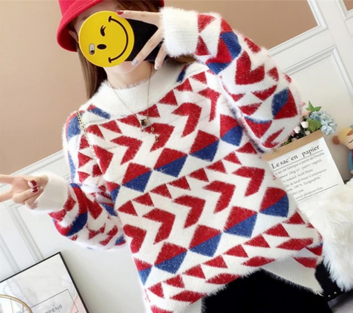 A loose, laid-back women's sweater with thick and versatile mohair, a knitted sweater top for autumn and winter Application Scenario