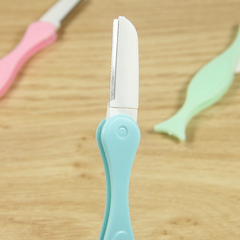 Micro folding eyebrow shaving knife, eyebrow trimming tool, novice eyebrow shaving blade, color makeup tool Specification drawing