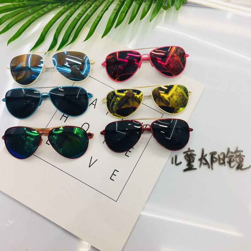 儿童金属蛤蟆款太阳镜彩色偏光镜有弹簧