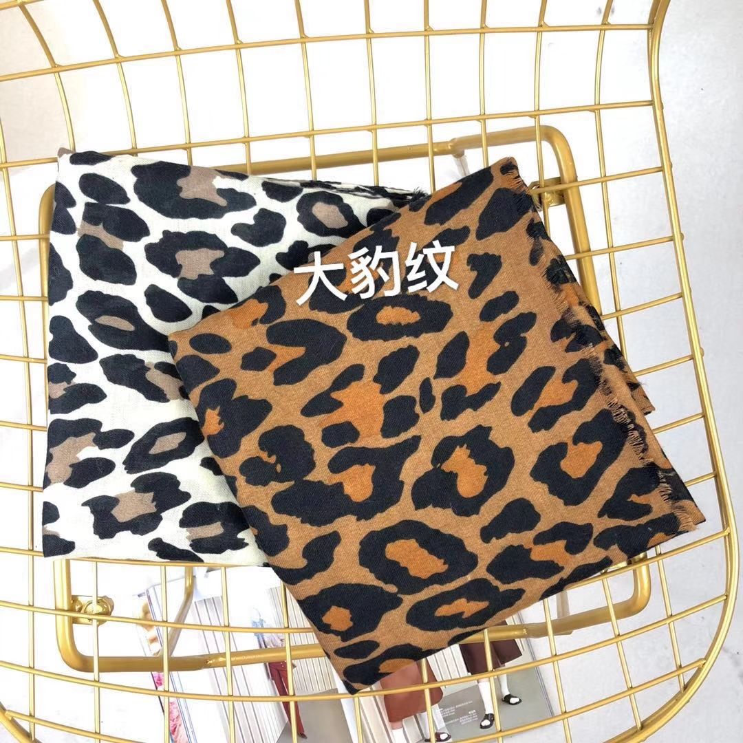 New Ladies European And American Fashion Leopard Print Scarf Application Scenario