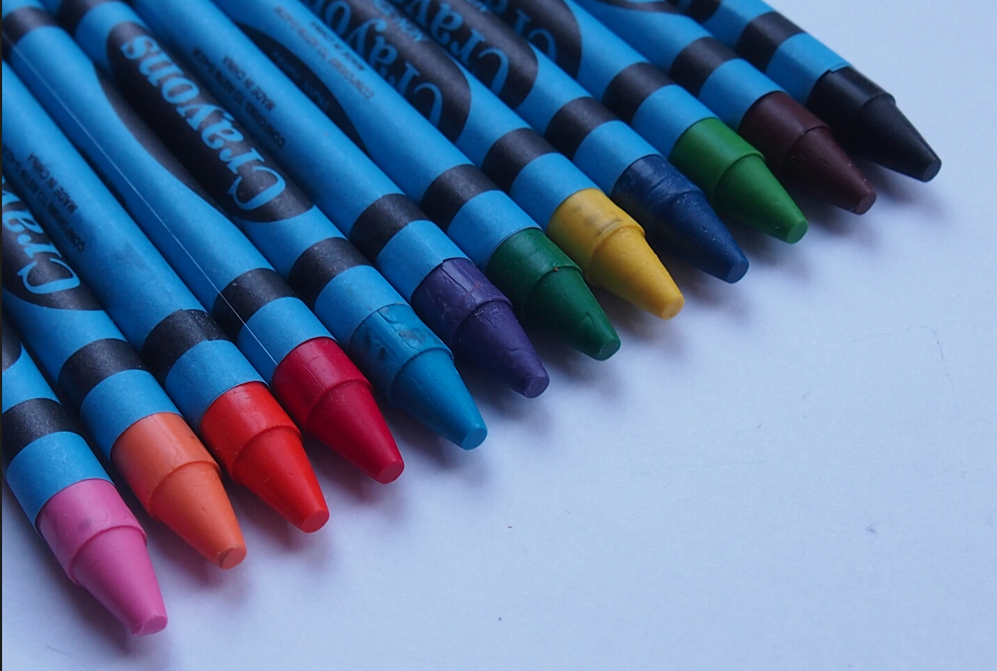 Manufacturers wholesale production of high - quality high - temperature crayon cylinder crayon color crayons thumbnail