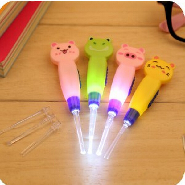 B34 Factory direct sales cartoon animal light ear scoop baby children ear pick ear cleaner 2 yuan shop